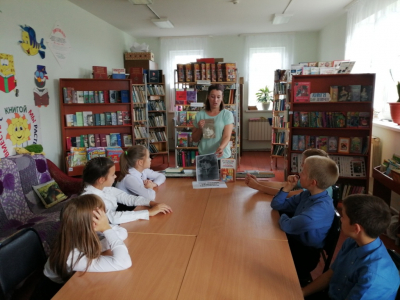 Обзор книжной выставки «Мир поэзии Марины Цветаевой»