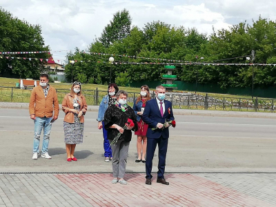 Торжественная церемония возложения цветов