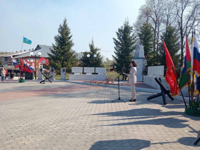 «ЭТО ПРАЗДНИК СО СЛЕЗАМИ НА ГЛАЗАХ…»