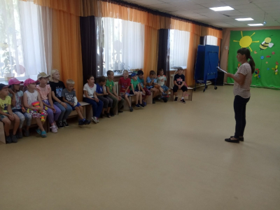 «Красное коромысло над рекой повисло»
